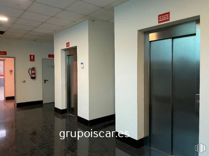 Oficina en venta en Edificio Empireo, Calle Benjamín Outram, 4, Leganés, Madrid, 28919 con armario, puerta, edificio, accesorio, rectángulo, pared, suelo, techo, vidrio y evento alrededor