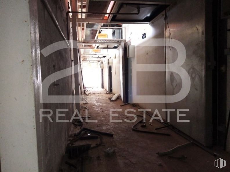 Industrial for sale at Casco urbano, La Puebla de Almoradiel, Toledo, 45840 with building, fixture, floor, flooring, gas, wood, ceiling, metal, concrete and machine around