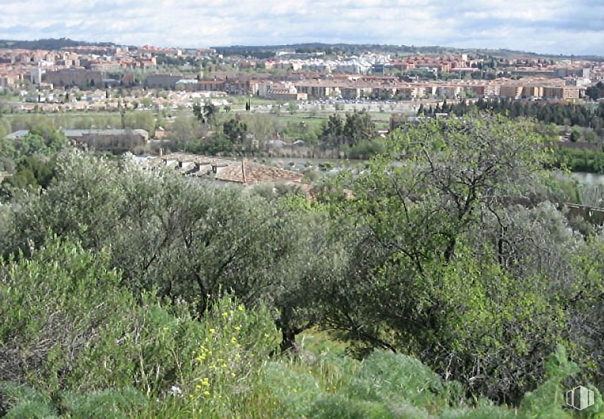 Suelo en venta en Callejón de Bastida, Toledo, 45004 con cielo, planta, nube, paisaje natural, lote de tierra, árbol, cobertura del suelo, arbusto, edificio y paisaje alrededor