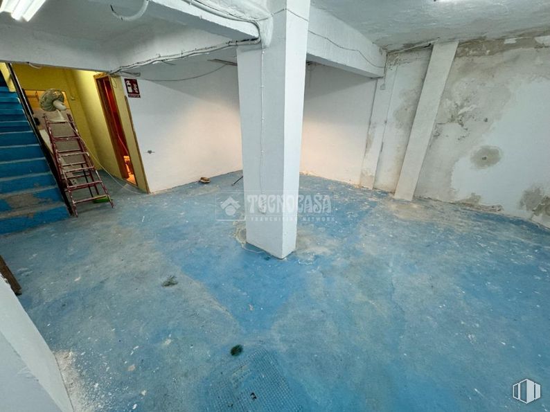 Local en venta en Calle Arroyo del Olivar, Puente de Vallecas, Madrid, 28018 con escalera, propiedad, suelo, madera, suelos, material compuesto, gas, techo, hormigón y edificio alrededor