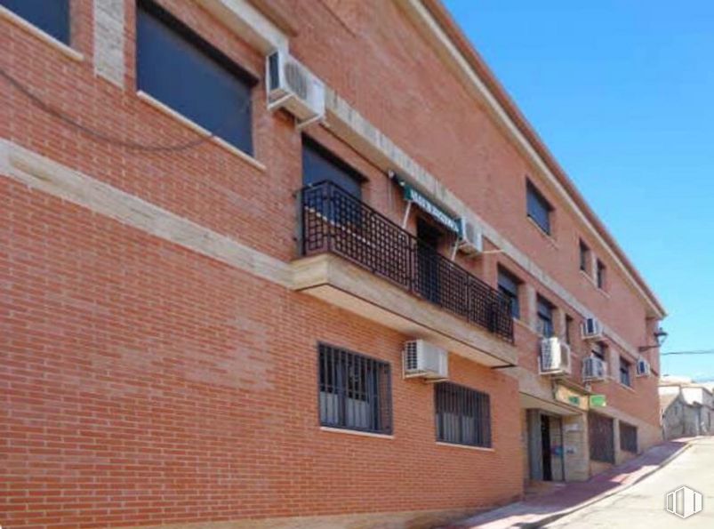 Local en venta en Calle San Miguel Arcángel, Montearagón, Toledo, 45555 con ventana, propiedad, edificio, cielo, ladrillo, madera, arquitectura, albañilería, pared y diseño urbano alrededor