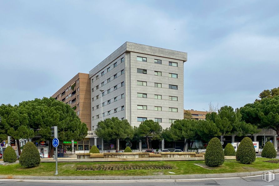 Oficina en venta en Calle López de Hoyos, 327, Hortaleza, Madrid, 28043 con edificio, cielo, planta, propiedad, nube, ventana, árbol, bloque de pisos, condominio y luz de la calle alrededor