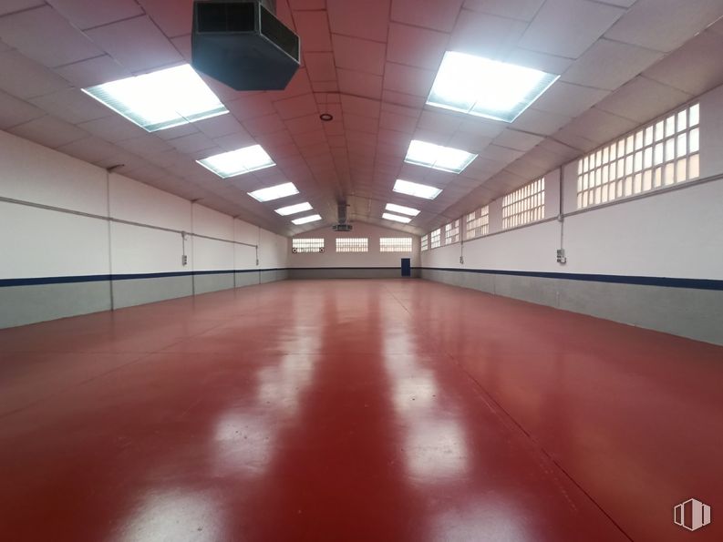 Nave en venta en Zona industrial, Humanes de Madrid, Madrid, 28970 con ventana, lámpara, alumbrado, hall, suelos, accesorio, madera, suelo, lámpara fluorescente y pabellón alrededor