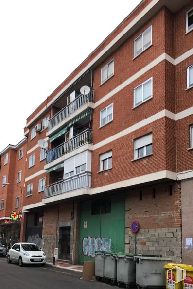 Local en alquiler y venta en Avenida Pardo Santallana, 4, Collado Villalba, Madrid, 28400 con coche, ventana, edificio, cielo, propiedad, vehículo, neumático, rueda, arquitectura y diseño urbano alrededor