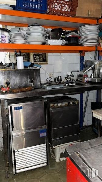 Retail for sale at Calle Galileo, Chamberí, Madrid, 28015 with dishwasher, kitchen appliance, home appliance, shelving, kitchen stove, gas, engineering, machine, wood and metal around