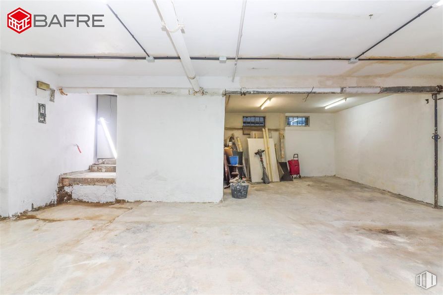 Industrial for sale at Calle Antonio Velasco Zazo, Usera, Madrid, 28026 with floor, flooring, hall, gas, fixture, ceiling, concrete, room, event and building around