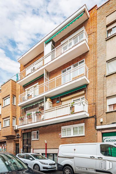 Local en venta en Calle Elfo, 129, Ciudad Lineal, Madrid, 28027 con coche, camioneta, ventana, neumático, rueda, luz de estacionamiento, vehículo terrestre, vehículo, edificio y nube alrededor