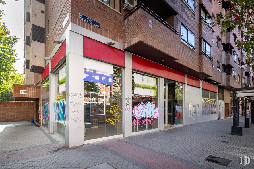 Retail for sale & for rent at Calle Corazón de María, 48, Chamartín, Madrid, 28002 with building, window, tree, plant, urban design, road surface, sidewalk, facade, city and road around