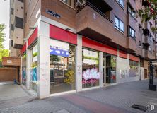 Local en alquiler y venta en Calle Corazón de María, 48, Chamartín, Madrid, 28002 con edificio, ventana, árbol, planta, diseño urbano, superficie de la carretera, acera, fachada, ciudad y carretera alrededor