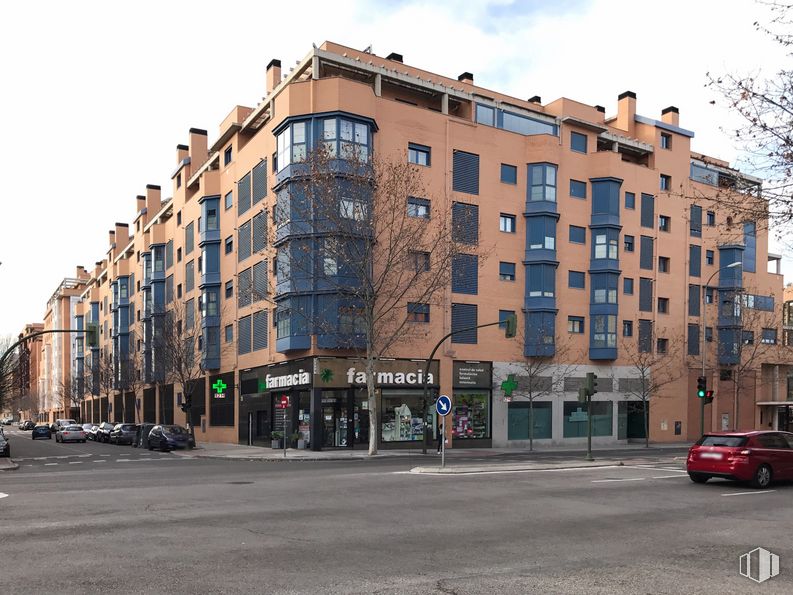 Retail for sale & for rent at Carretera Barrio de la Fortuna, 8, La Latina, Madrid, 28044 with car, building, sky, land vehicle, window, cloud, vehicle, wheel, street light and condominium around