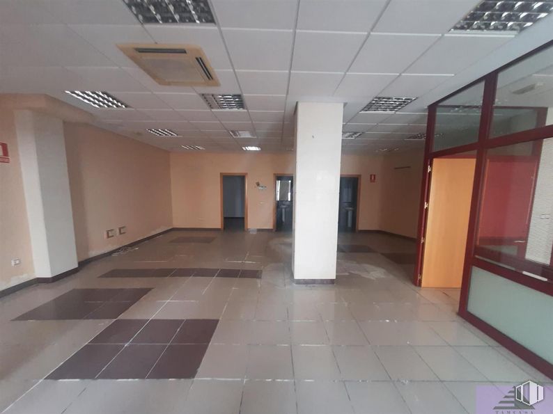 Retail for sale & for rent at Zona centro, El Romeral, Toledo, 45770 with fixture, tile flooring, interior design, floor, flooring, hall, material property, ceiling, glass and city around