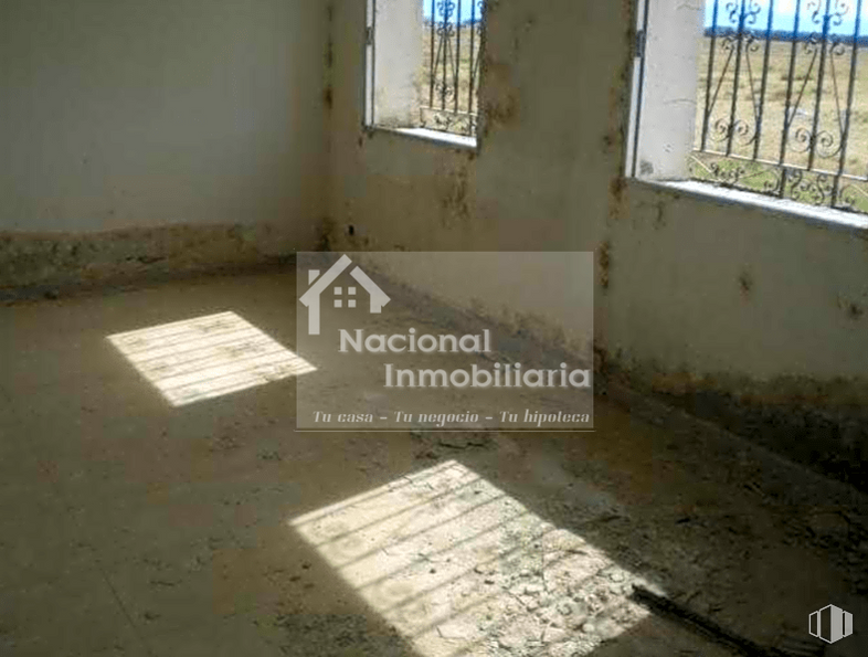 Nave en venta en Paraje Las Cruces, Aguilafuente, Segovia, 40340 con ventana, propiedad, madera, arquitectura, suelo, piso, pared, material compuesto, superficie de la carretera y fuente alrededor