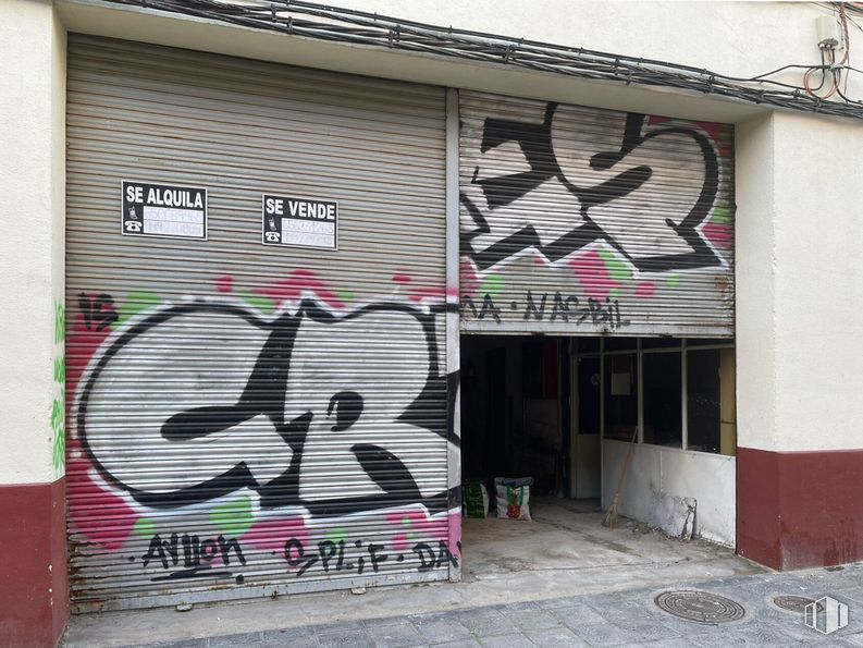 Retail for sale at Calle Marqués de Santillana , 7, Guadalajara, 19002 with building, pink, font, art, graffiti, line, wall, neighbourhood, fixture and facade around