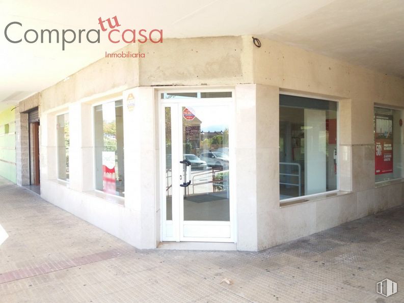 Local en venta en Zona Nueva Segovia, Segovia, 40006 con ventana, puerta, accesorio, edificio, piso, exterior automotriz, fachada, fuente, techo y vidrio alrededor