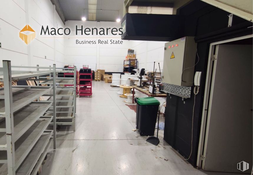 Industrial for rent at Zona industrial Inbisa, Alcalá de Henares, Madrid, 28802 with door, furniture, flooring, floor, metal, ceiling, building material, shelving, steel and plywood around