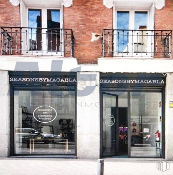 Local en venta en Calle Españoleto, Chamberí, Madrid, 28010 con puerta, ventana, propiedad, edificio, accesorio, arquitectura, pared, fuente, fachada y ciudad alrededor