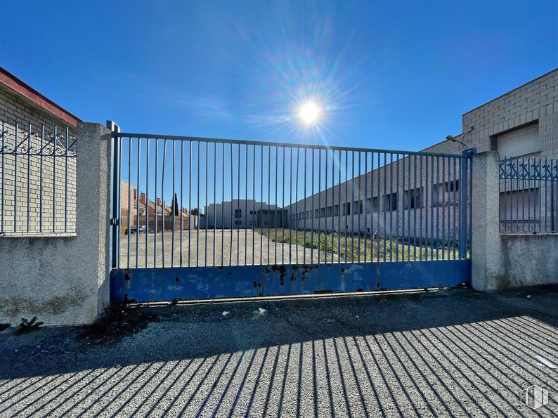 Industrial for sale at Calle Salve, Torrijos, Toledo, 45500 with building, sky, blue, fence, road surface, wood, sunlight, asphalt, composite material and gas around