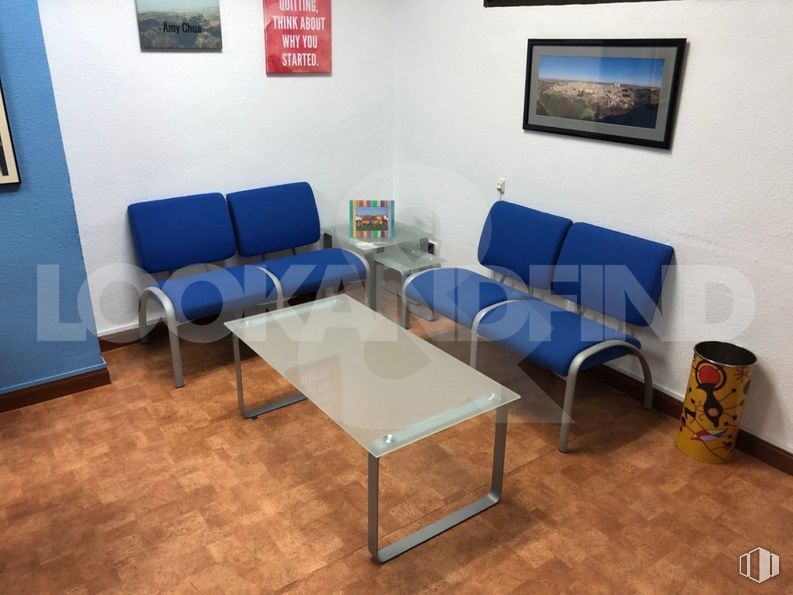 Office for rent at Ronda Buenavista, Toledo, 45005 with picture frame, table, chair, furniture, couch, comfort, flooring, studio couch, floor and living room around