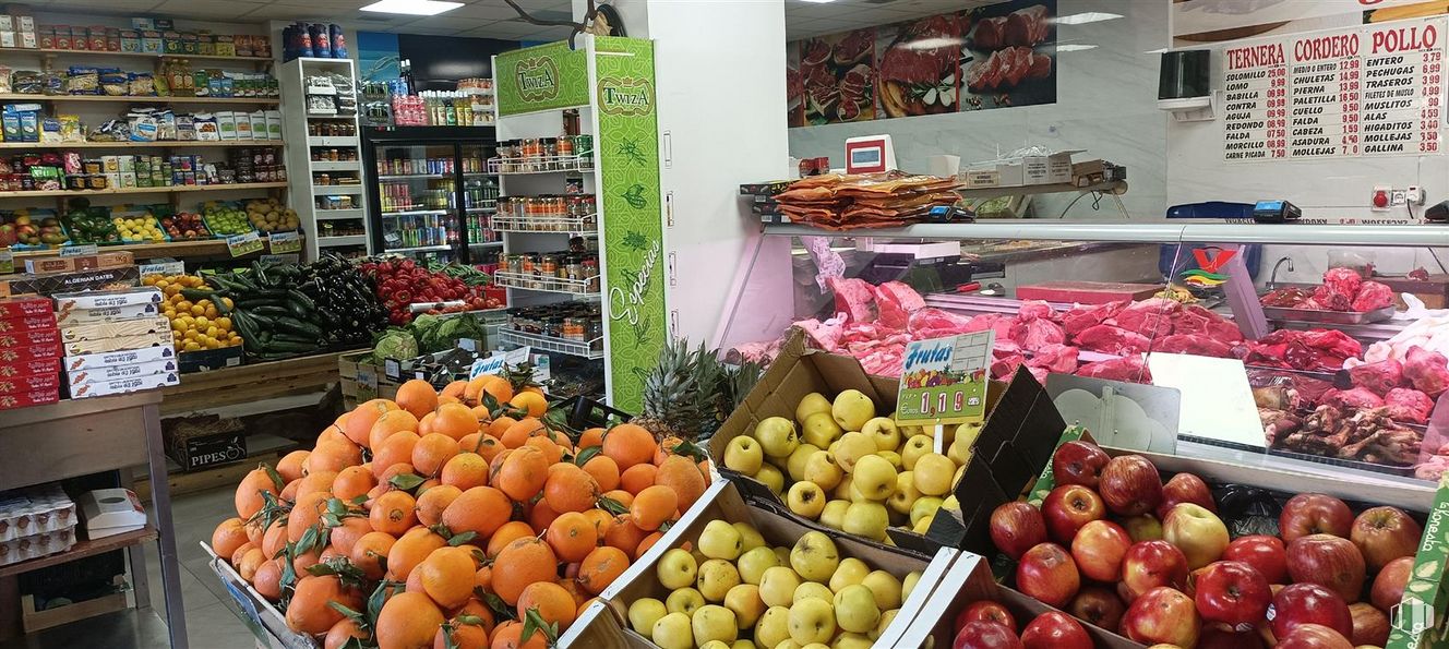 Retail for sale at Avenida Barcelona, Guadalajara, 19005 with food, packaged goods, container, rangpur, natural foods, whole food, fruit, staple food, valencia orange and greengrocer around