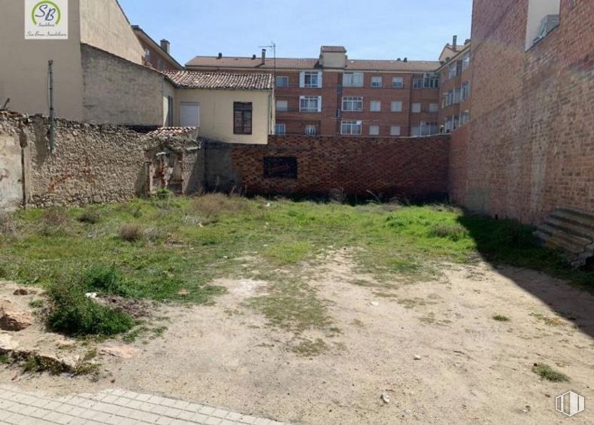 Suelo en venta en Centro urbano, Cantalejo, Segovia, 40320 con propiedad, ventana, cielo, planta, edificio, lote de terreno, hierba, barrio, zona residencial y inmobiliario alrededor