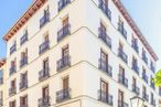 Retail for rent at Calle Gravina, Centro, Madrid, 28004 with building, sky, property, window, tree, urban design, condominium, tower block, plant and neighbourhood around