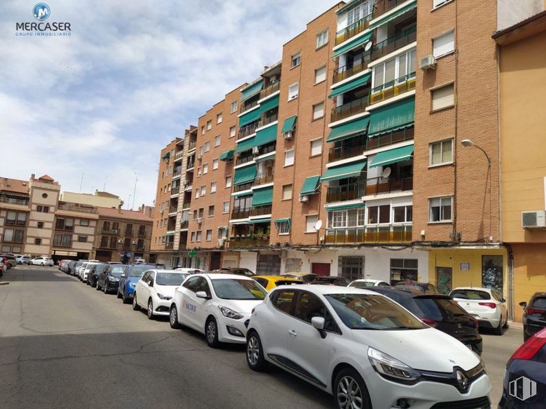 Retail for sale & for rent at Calle Río Cañamares, Alcalá de Henares, Madrid, 28801 with car, building, wheel, tire, land vehicle, vehicle, cloud, sky, window and infrastructure around