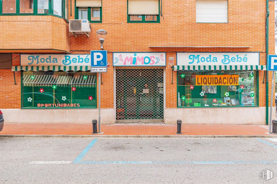 Local en venta en Avenida Ilustración, Velilla de San Antonio, Madrid, 28891 con edificio, ventana, puerta, accesorio, fuente, albañilería, superficie de la carretera, ladrillo, fachada y gas alrededor