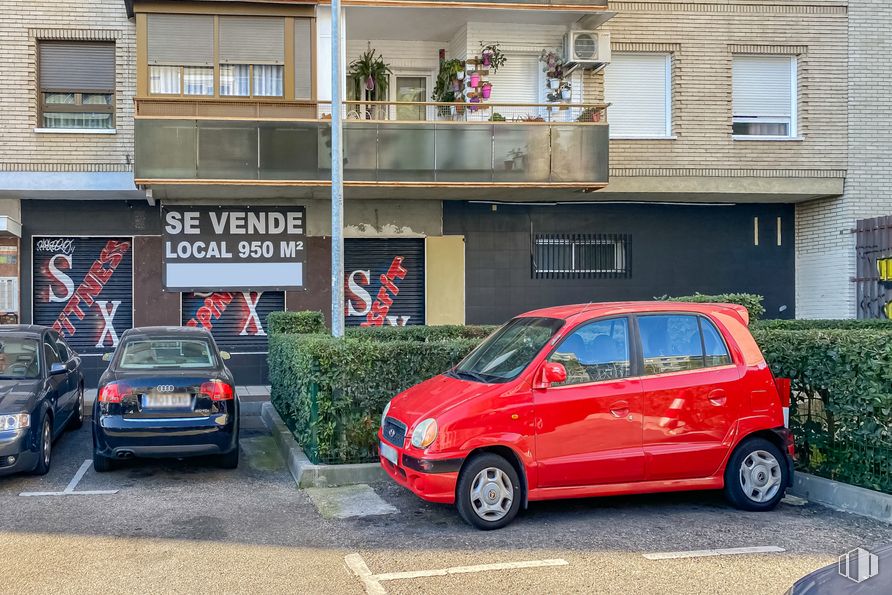 Local en venta en Calle Sierra de Alcubierre, 12, Alcorcón, Madrid, 28923 con neumático, coche, rueda, luz de estacionamiento, vehículo terrestre, vehículo, ventana, vehículo de motor, matrícula del vehículo y edificio alrededor