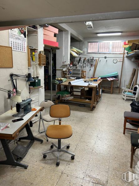 Retail for sale at Zona centro, Cuenca, 16001 with chair, desk, table, lighting, furniture, office chair, interior design, flooring, floor and wood around