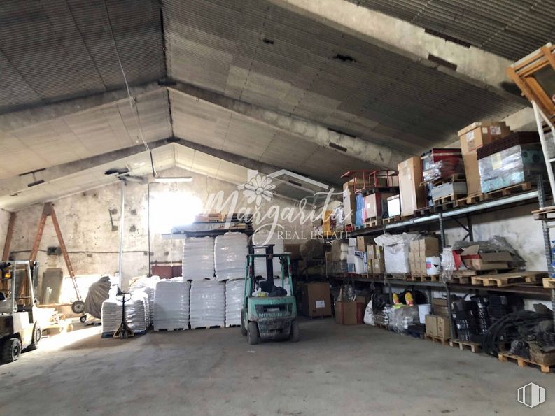 Nave en venta en Zona industrial, Bustarviejo, Madrid, 28720 con equipaje y bolsos, rueda, neumático, vehículo, gas, ingeniería, máquina, haz, industria y vehículo de motor alrededor