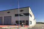 Industrial for sale at Terreno Sector 4, 81, Barcience, Toledo, 45525 with building, street light, sky, window, lighting, asphalt, residential area, real estate, facade and house around