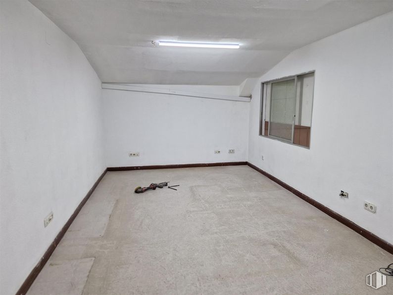 Nave en alquiler en Calle Nogal, 6, Algete, Madrid, 28110 con lámpara, ventana, alumbrado, accesorio, madera, suelos, suelo, hall, material compuesto y madera dura alrededor