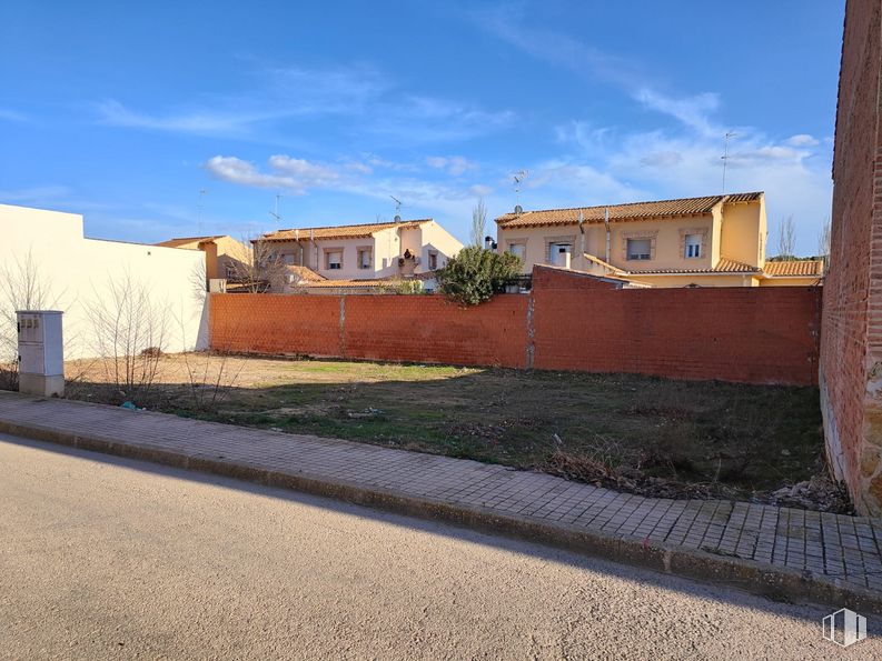 Suelo en venta en Calle Río Riánsares, Corral de Almaguer, Toledo, 45880 con casa, nube, cielo, planta, ventana, superficie de la carretera, terreno, asfalto, edificio y ladrillo alrededor