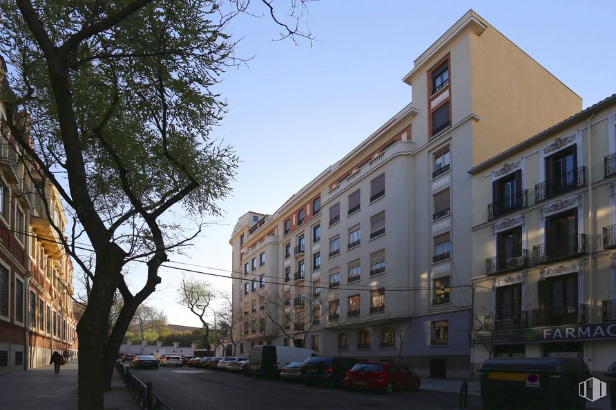 Oficina en alquiler en Calle Seminario de Nobles, 4, Centro, Madrid, 28015 con edificio, cielo, ventana, árbol, rueda, vehículo, diseño urbano, coche, bloque de torre y barrio alrededor