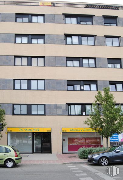 Local en venta en Sierra de Atapuerca, 2, Fuencarral - El Pardo, Madrid, 28050 con coche, edificio, ventana, rueda, vehículo terrestre, neumático, vehículo, propiedad, luz de estacionamiento automotriz y planta alrededor