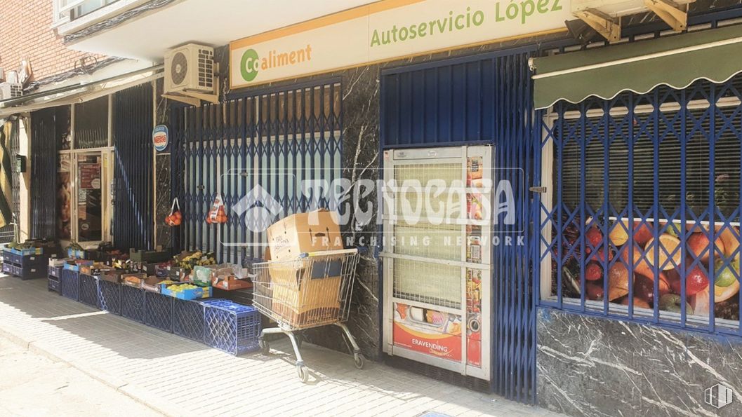 Retail for sale at Calle Presa, San Fernando de Henares, Madrid, 28830 with building, fixture, facade, retail, gas, city, trade, street, commercial building and mixed-use around