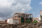 Land for sale at Zona Centro, El Barraco, Ávila, 05110 with building, house, sky, cloud, plant, facade, roof, city, soil and composite material around