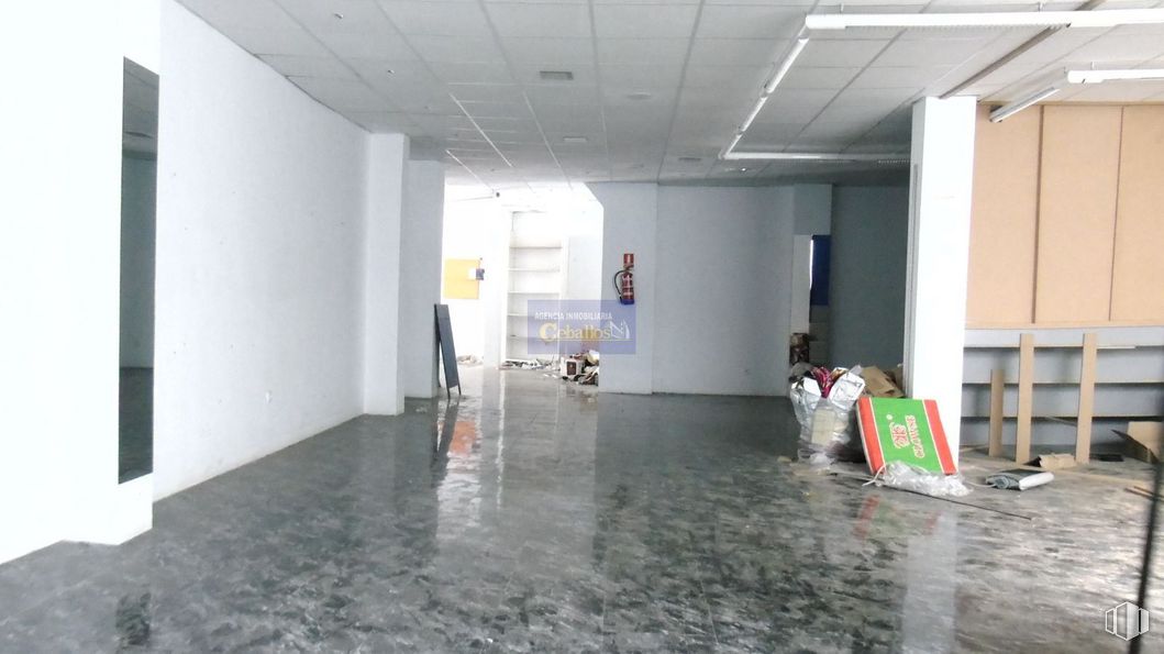 Retail for rent at Plaza Bejanque, Guadalajara, 19005 with packaged goods, floor, flooring, hall, concrete, building, ceiling, event, composite material and city around