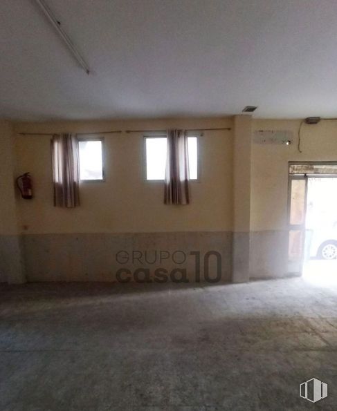 Retail for sale & for rent at Calle Zurbarán, Getafe, Madrid, 28904 with window, fixture, wood, floor, flooring, tints and shades, shade, building, ceiling and plaster around