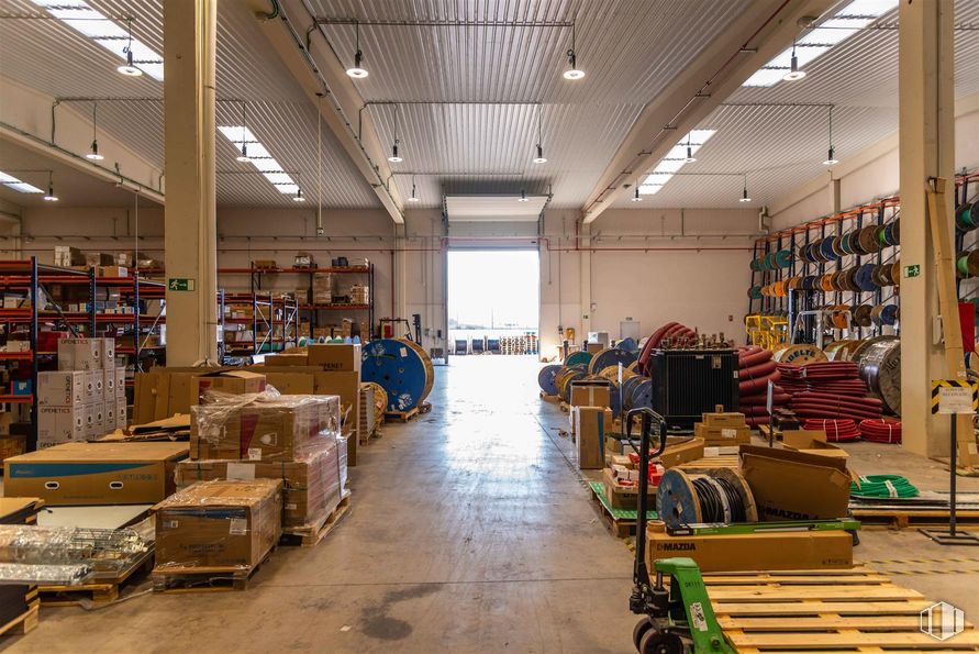 Industrial for sale at Avenida Industria, 177(P), Numancia de la Sagra, Toledo, 45230 with luggage & bags, tire, box, wood, shelving, flooring, floor, shelf, warehouse and ceiling around