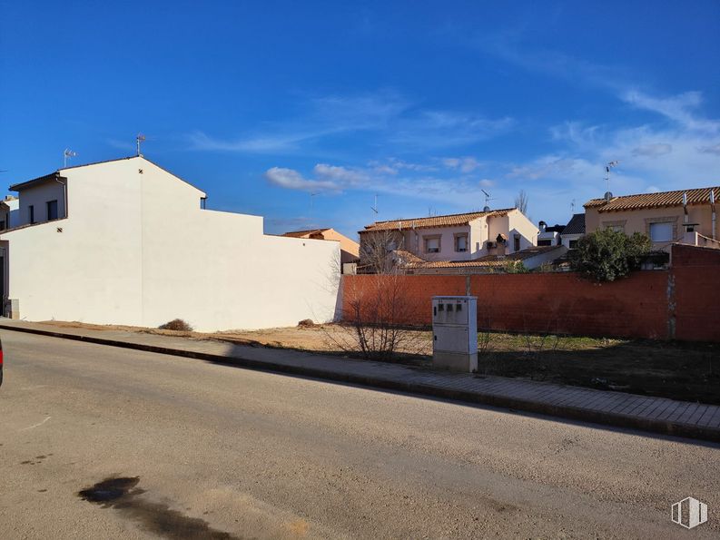 Suelo en venta en Calle Río Riánsares, Corral de Almaguer, Toledo, 45880 con casa, cielo, nube, ventana, edificio, planta, superficie de la carretera, asfalto, barrio y zona residencial alrededor