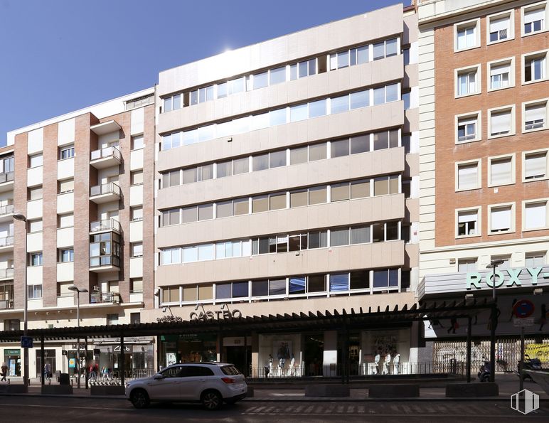 Oficina en alquiler en Edificio Castro, Calle Fuencarral, 121, Chamberí, Madrid, 28010 con edificio, tiempo de día, ventana, bloque de pisos, arquitectura, diseño urbano, condominio, barrio residencial, propiedad material y bienes raíces alrededor