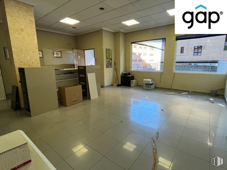 Local en venta en Zona Rey Juan Carlos I, Cuenca, 16004 con caja, edificio, suelos, interiorismo, suelo, accesorio, pared, casa, madera y inmobiliario alrededor