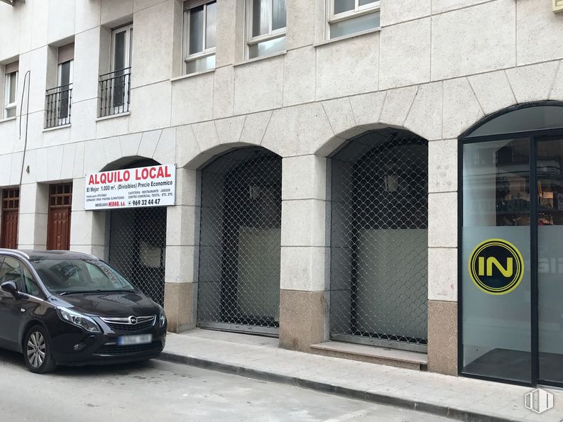 Retail for rent at Calle Antonio Machado, Tarancón, Cuenca, 16400 with car, wheel, automotive parking light, tire, land vehicle, vehicle, vehicle registration plate, window, motor vehicle and building around