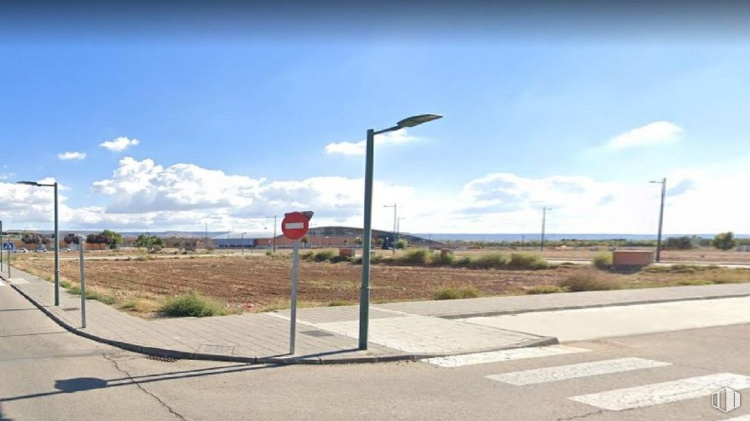 Land for sale at Avenida Bulevar Castilla La Mancha, 20, Marchamalo, Guadalajara, 19180 with street light, cloud, sky, plant, road surface, asphalt, plain, gas, landscape and sidewalk around