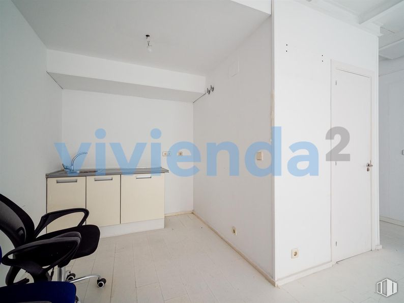 Oficina en venta en Avenida Manoteras, Hortaleza, Madrid, 28050 con puerta, silla, accesorio, edificio, silla de oficina, suelos, suelo, techo, material compuesto y fuente alrededor