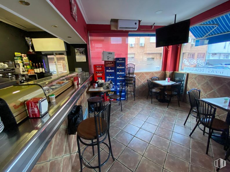 Retail for sale at Zona Comuneros, Coslada, Madrid, 28820 with kitchen & dining room table, table, chair, television, interior design, furniture, flooring, restaurant, floor and fast food restaurant around