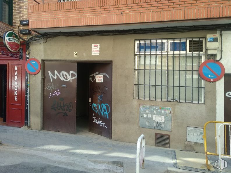 Local en alquiler en Zona Vírgenes, Leganés, Madrid, 28911 con edificio, puerta, señal de tráfico, ventana, accesorio, gas, fachada, madera, fuente y arte alrededor