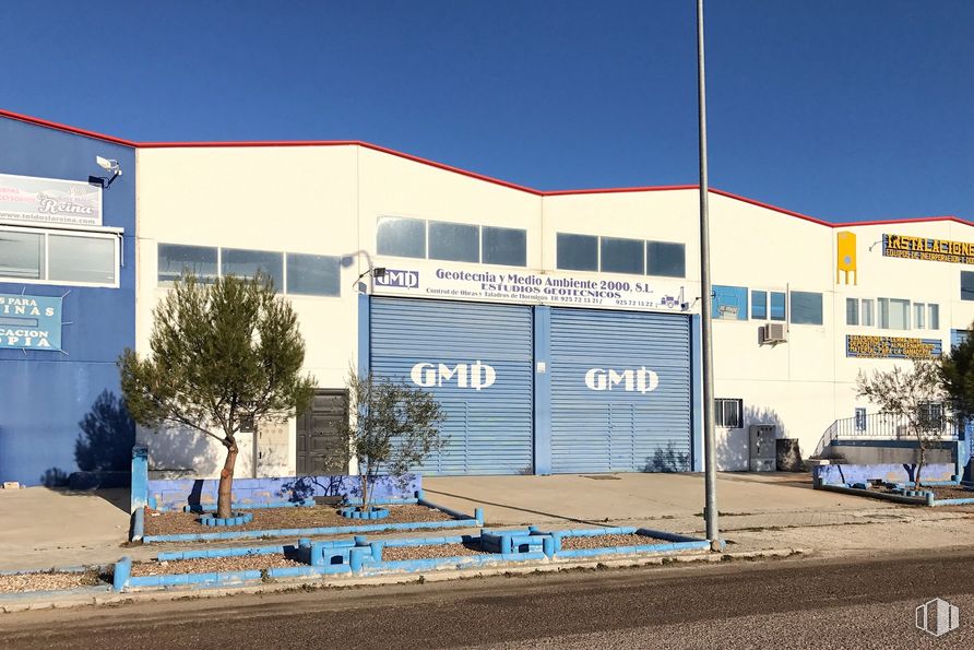 Industrial for sale & for rent at Calle Edison, 359, Talavera de la Reina, Toledo, 45600 with building, window, sky, tree, real estate, facade, gas, plant, commercial building and house around