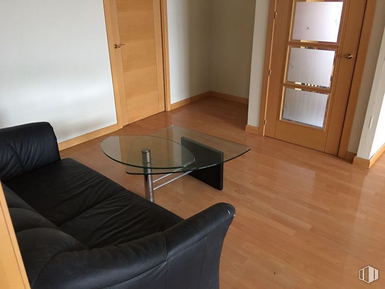 Nave en alquiler y venta en Calle Atenas, 11, Torres de la Alameda, Madrid, 28813 con sofá, mesa, puerta, marrón, madera, diseño de interiores, accesorio, suelo, comodidad y piso alrededor